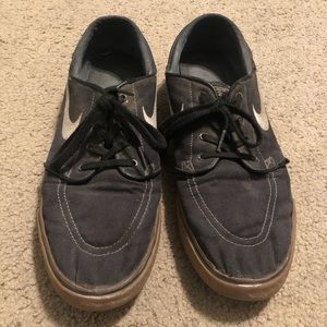 black Stefan Janoski nikes!
